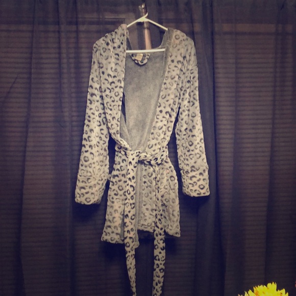 PINK Victoria's Secret Other - Super Soft VS Pink Robe